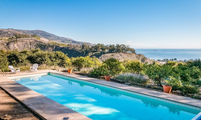 Carpinteria Casa | Carpinteria Adobe Ranch House on Bluffs Above Ocean
