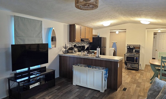 Berlin Casa | Carra's Cottage -3 bed 2 bath home, minutes from Berlin's town center and OC.
