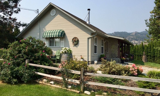Central Okanagan Cabaña | Retiro junto a la piscina, Peachland Carriage House