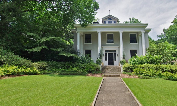 East Side Apartamento | Carriage House in Historic Druid Hills Walking Distance to Emory University