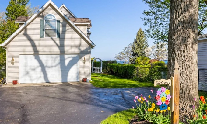 South Haven Casa | Carriage House | Intimate Retreat with Private Lake Access | Outdoor Grill