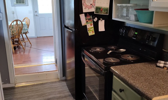 Council Casa | Carriage House nPerfect 2-bedroom house with AC in charming Lebanon.
