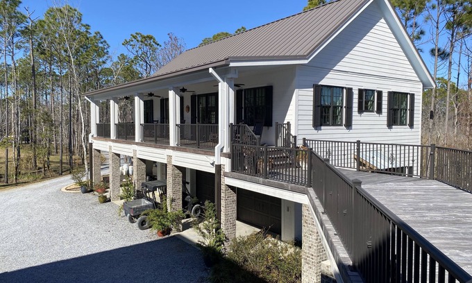 Florida Panhandle Cabaña | Carriage House on 120 acres on Blackwater Bay with Private Pool
