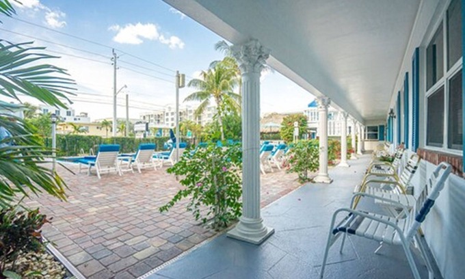Deerfield Beach Hotel | Carriage House Resort Motel