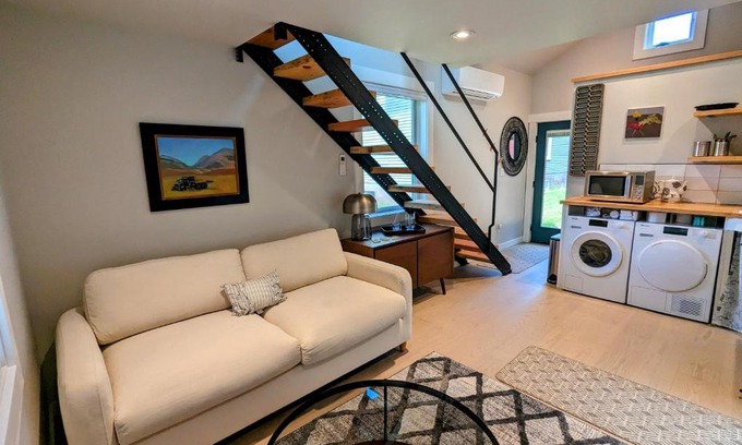 Livingston Casa | Carriage House