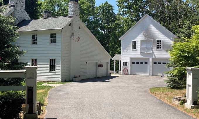 Lake George Casa | “Carriage House” Walking Distance Private 5 Acres.