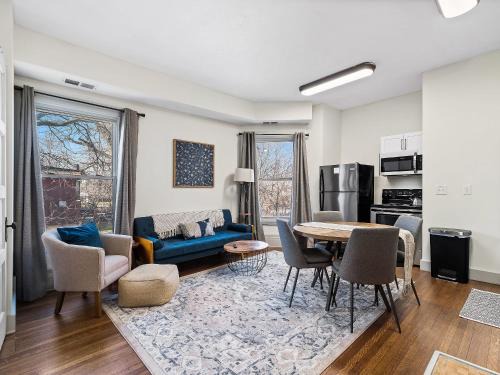 Hough Apartamento | Carriage Manor - Sun Soaked 1BR - Close to CCF