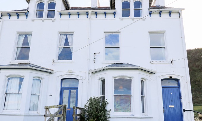 Ballycastle Cabaña | CARRIGUISNAGH, pet friendly, character holiday cottage in Ballycastle