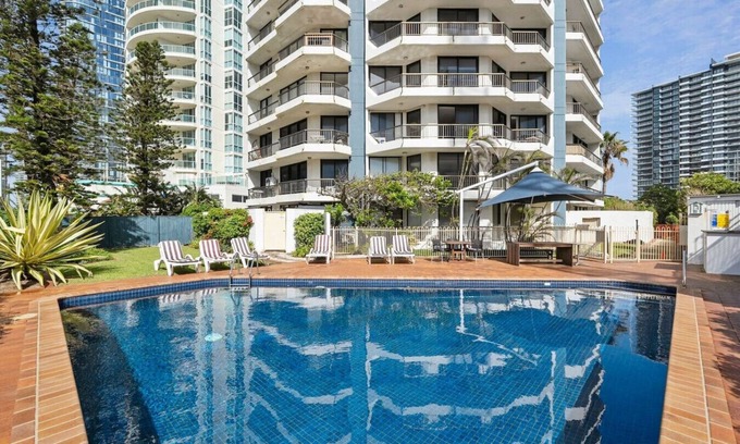 Main Beach Apartamento | Carrington Family Beach Getaway - Ocean View, WiFi