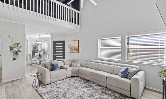 Northwest Carrollton Casa | Carrollton Silver Screen Stay w/ 2 car garage