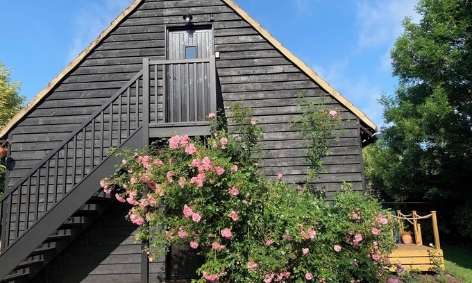Long Melford Casa | Cart Lodge With Lovely Garden Views