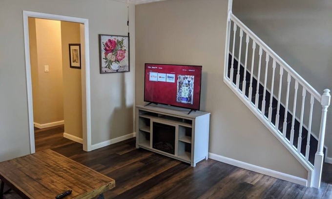 Norwood Apartamento | Carter #5, Private Two Bed near Xavier, Downtown