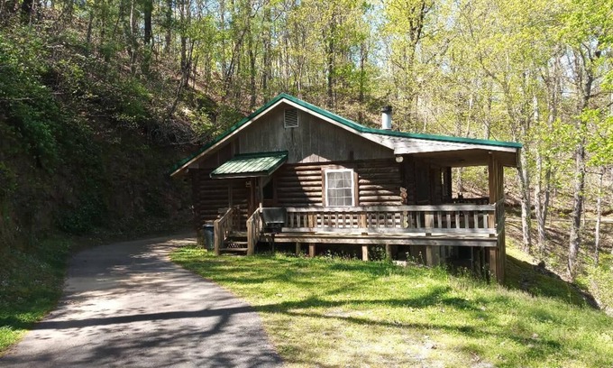 Tate Cabina | Carters Lakeside Log Cabin #1. Located in Carters Lake Marina, with boat slip !