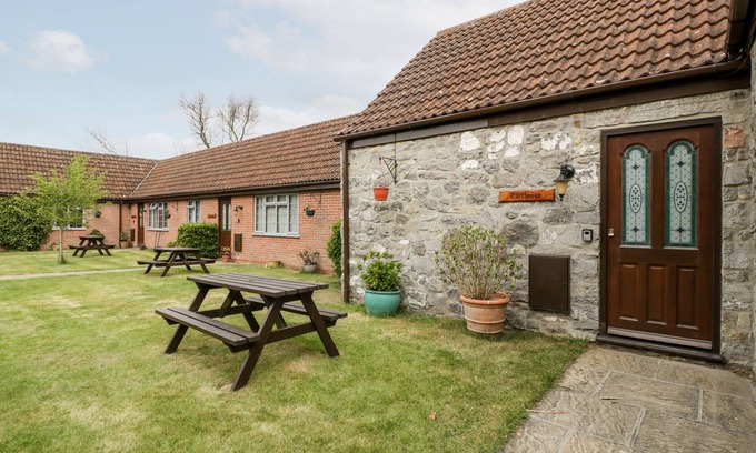 Lympsham Cabaña | CARTHOUSE, pet friendly, character holiday cottage in Brean
