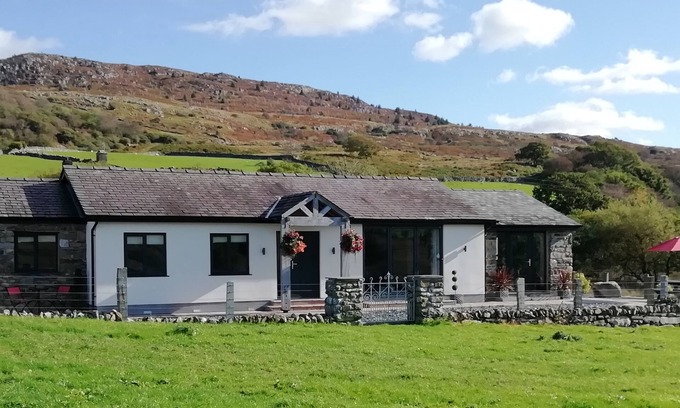 Snowdonia National Park Area Cabaña | CARTREF, family friendly, character holiday cottage in Trawsfynydd