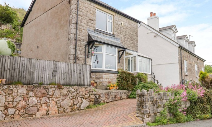 Llysfaen Cabaña | CARTREF MELUS, admite mascotas, con chimenea en Old Colwyn, Ref 991236