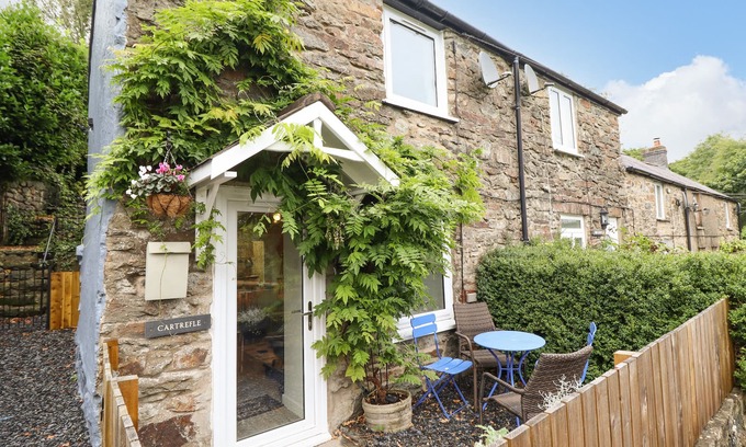 Bala Cabaña | CARTREFLE, pet friendly, character holiday cottage in Bala