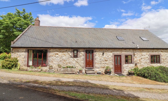 Littlebredy Cabaña | CARTSHED COTTAGE, pet friendly, with open fire in Portesham