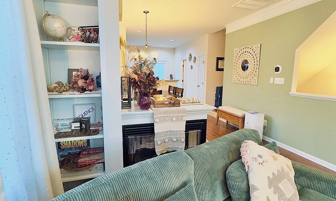 Cary Casa | ☀ Cary: Private & Spacious Townhome ☀