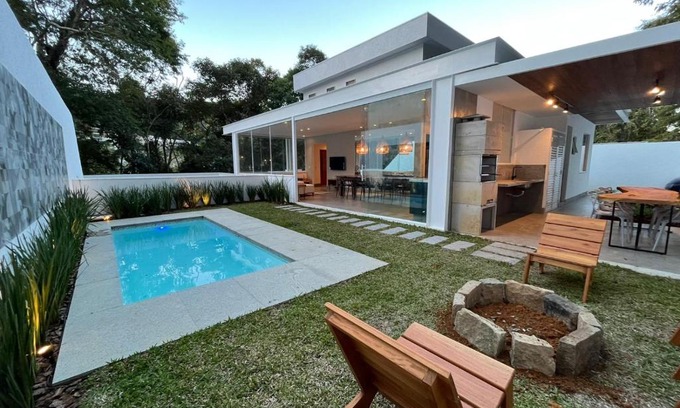 Teresopolis Casa | Casa 10 Floresta Boa Vista - Piscina Privativa, Adega e Conforto em 4 suítes