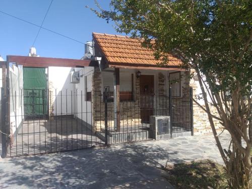 Miramar Casa | Casa 3 ambientes para 6 personas céntrica