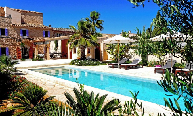 Es Llombards Casa | Casa 3 Leones - casa de pueblo renovada, estilo finca, patio, jardín, piscina