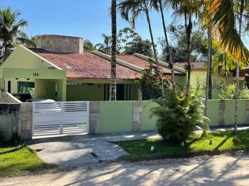 Sao Lourenco Casa | Casa a 50 metros da Praia da Riviera no Jardim São Lourenço - Casa com Wi-Fi