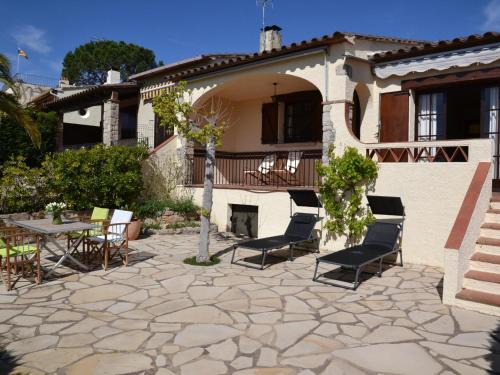 Torroella de Montgri Casa | Casa a Solric con piscina compartida, 3 habitaciones, cerca de L'Estartit y playas - ES-323-40