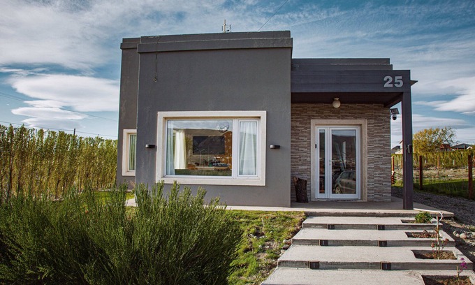 Cerro Calafate Casa | Casa Abruzzo: Cozy Retreat with Stunning Andes Mountains and Lake Views