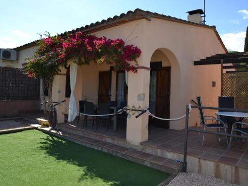 Torroella de Montgri Casa | Casa acogedora con jardín y piscina en zona tranquila cerca de la playa en L'Estartit - ES-323-16