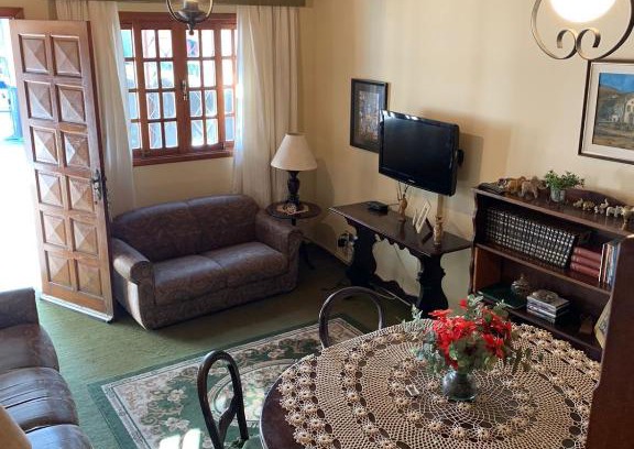 Fracalanza Casa | Casa aconchegante pertinho de tudo, ótima localização.