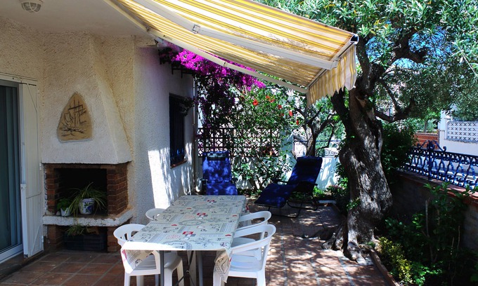 Torredembarra Casa | Casa adosada con jardin y barbacoa a dos pasos de la playa