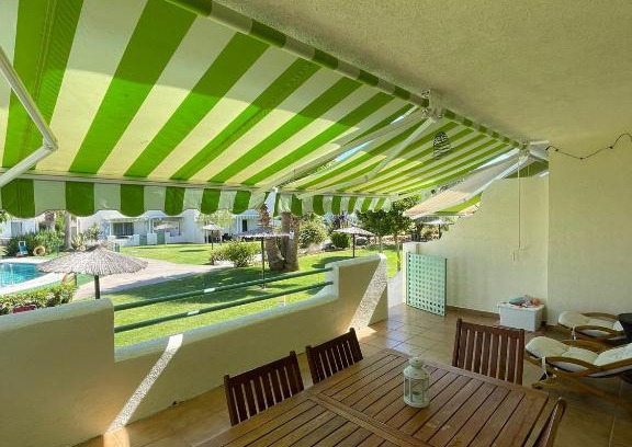 El Portil Apartamento | Casa adosada con porche, piscina y pista de pádel, junto al campo de golf