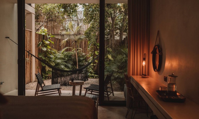 Centro de la ciudad de Tulum Hotel | Casa Agape Hotel Tulum with Beach Club Access