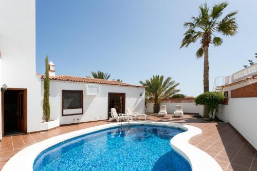 Complejo turístico Amarilla Golf Villa | CASA ALI unique family holiday home with pool