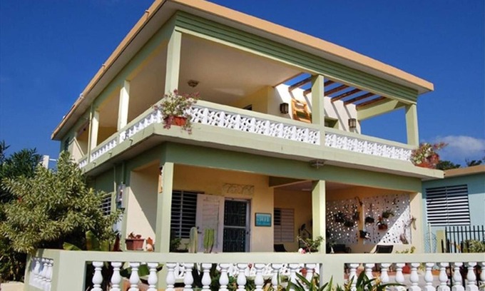 Esperanza Apartamento | Casa Almendro ¡Vistas al Caribe, paseo a Esperanza, restaurantes y playas de Vieques!
