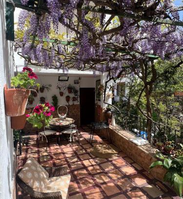 Benalauría Casa | Casa Almenta - Tu hogar para desconectar en el pueblo más bonito de Málaga