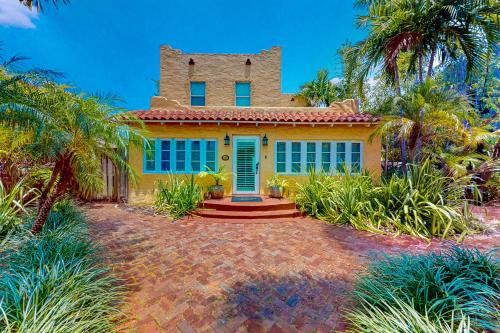 Riviera Beach Casa | Casa Amarilla Main House