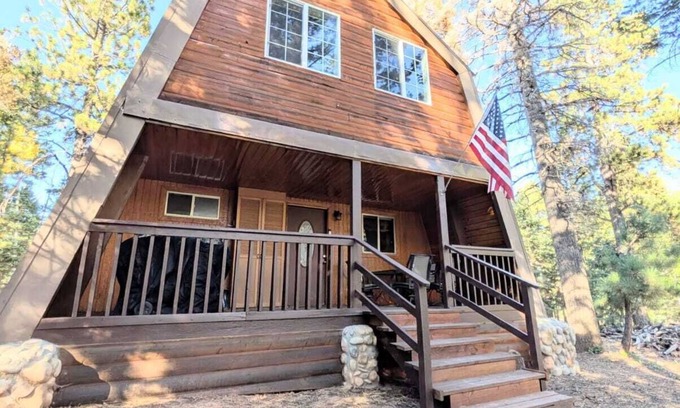 Meadow View Heights Cabina | Casa Amigos Cabin – Family-Friendly Retreat with Loft, Fire Pit & Nature Views