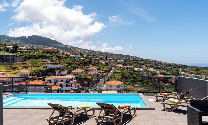 Estrela da Calheta Casa | Casa Antonette, a beautiful warm house, sun all day with a big pool to enjoy.