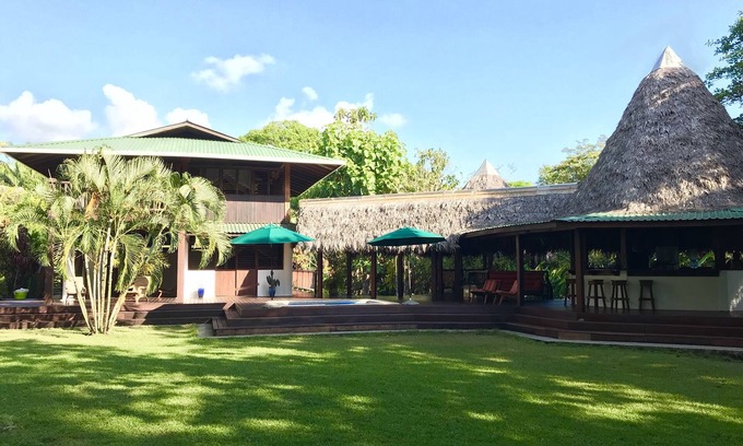 Cabo Matapalo Villa | Casa Arenosa ~ En la playa con piscina e Internet rápido! (¡esto es raro!)