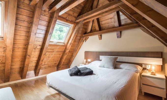 Las Bordas Casa | Casa Artiga de Lin by SeaMount Rentals