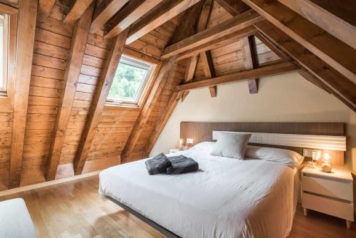 Las Bordas Casa | Casa Artiga de Lin by SeaMount Rentals