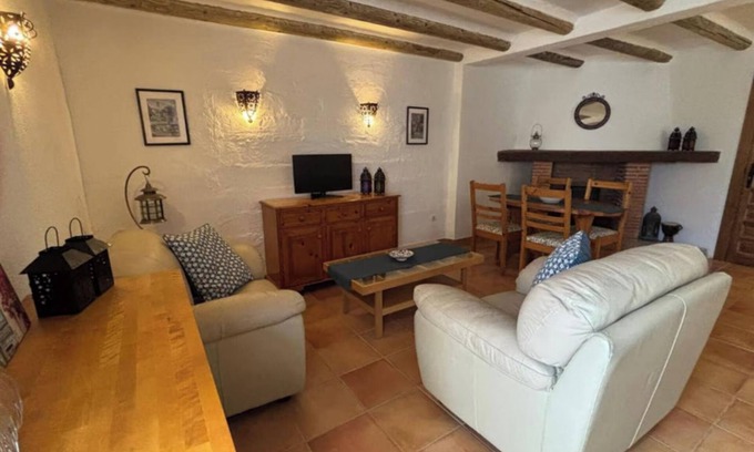 Tozar Casa | Casa Aurora es una acogedora casa para 2 personas en Mures, España,