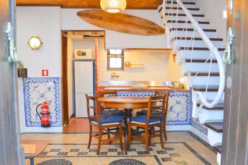 Sesimbra Apartamento | Casa Azul - 2min walk to the Beach, in the Historical Center of Sesimbra
