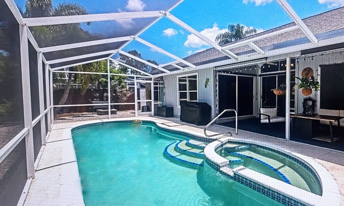 Lake Sarasota Casa | Casa Azul/Siesta Key/Sarasota Retreat-Spa Pool Outdoor Living Area Extra Clean!