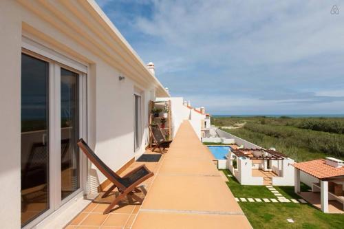 Ferrel Apartamento | Casa Baleia - Praia e Piscina - 10 pessoas