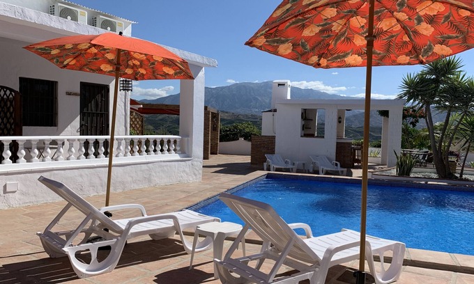 Benamocarra Casa | Casa Bambu Resort