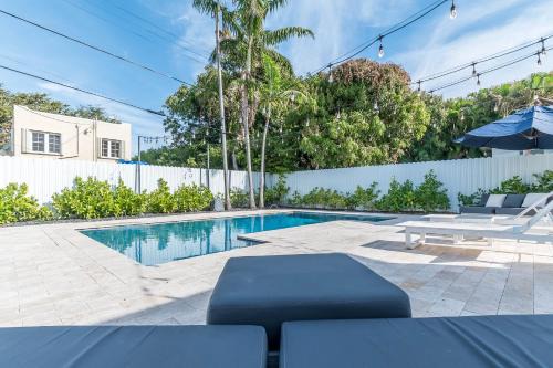 Coral Way Casa | Casa Belle 3br W Pool & Bbq 10 Mins To Beach