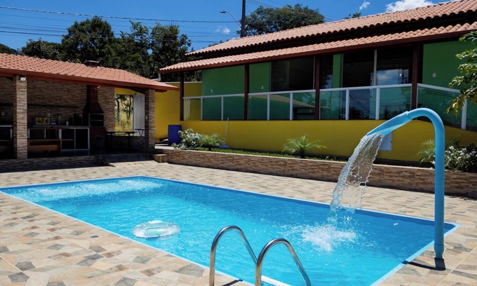 Confins Casa | Casa bem equipada com piscina,churrasqueira e WiFi